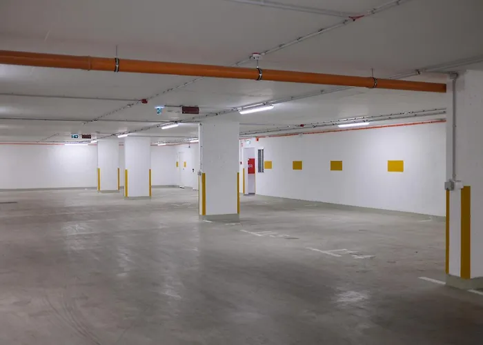 Cityscape Apartment ~ Ac/Indoor Parking/Balcony